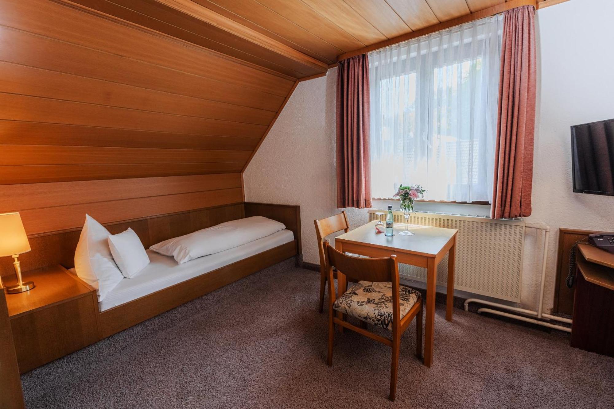 Landgasthof Zur Linde Heimbuchenthal Екстериор снимка