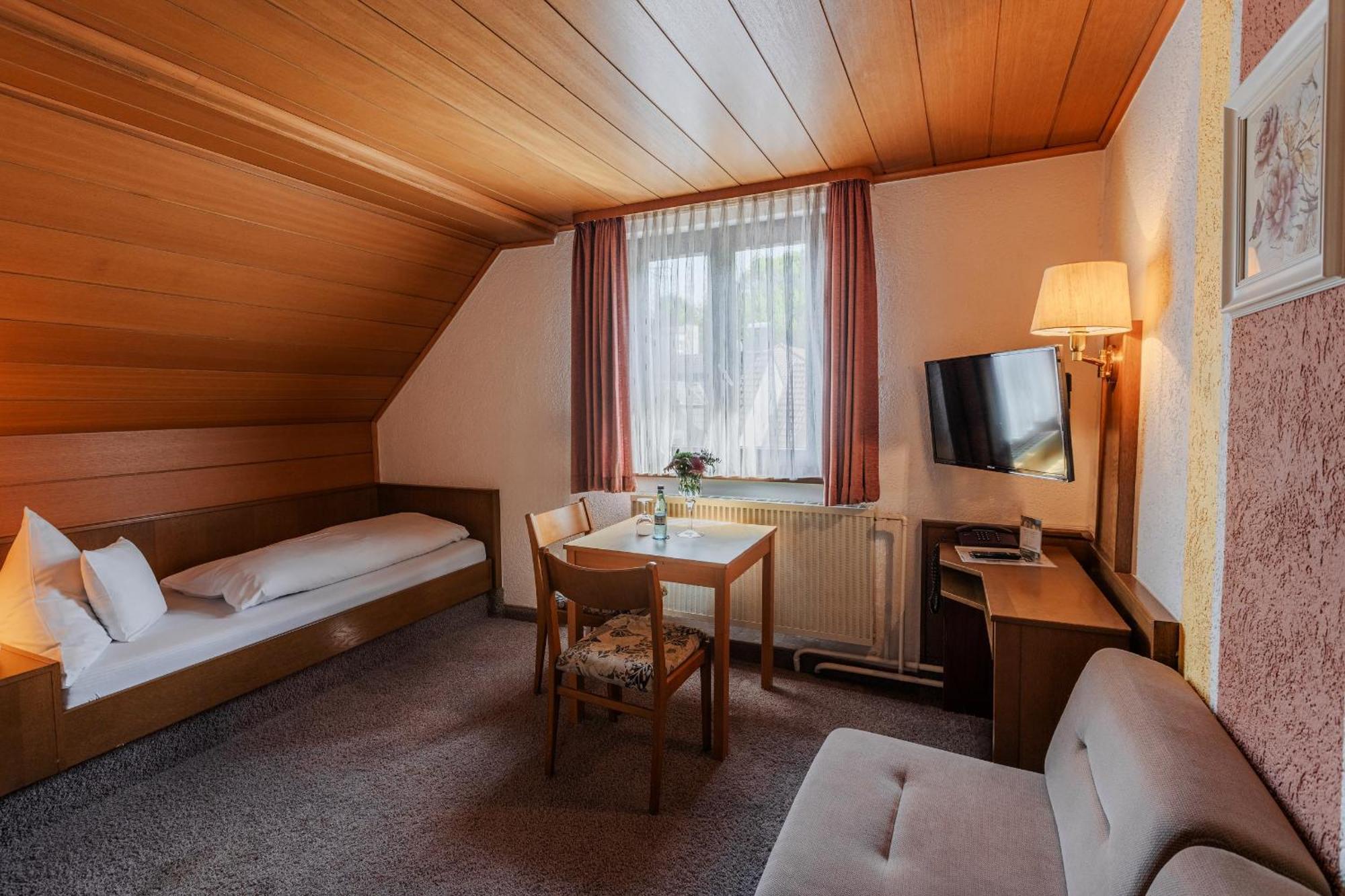 Landgasthof Zur Linde Heimbuchenthal Екстериор снимка
